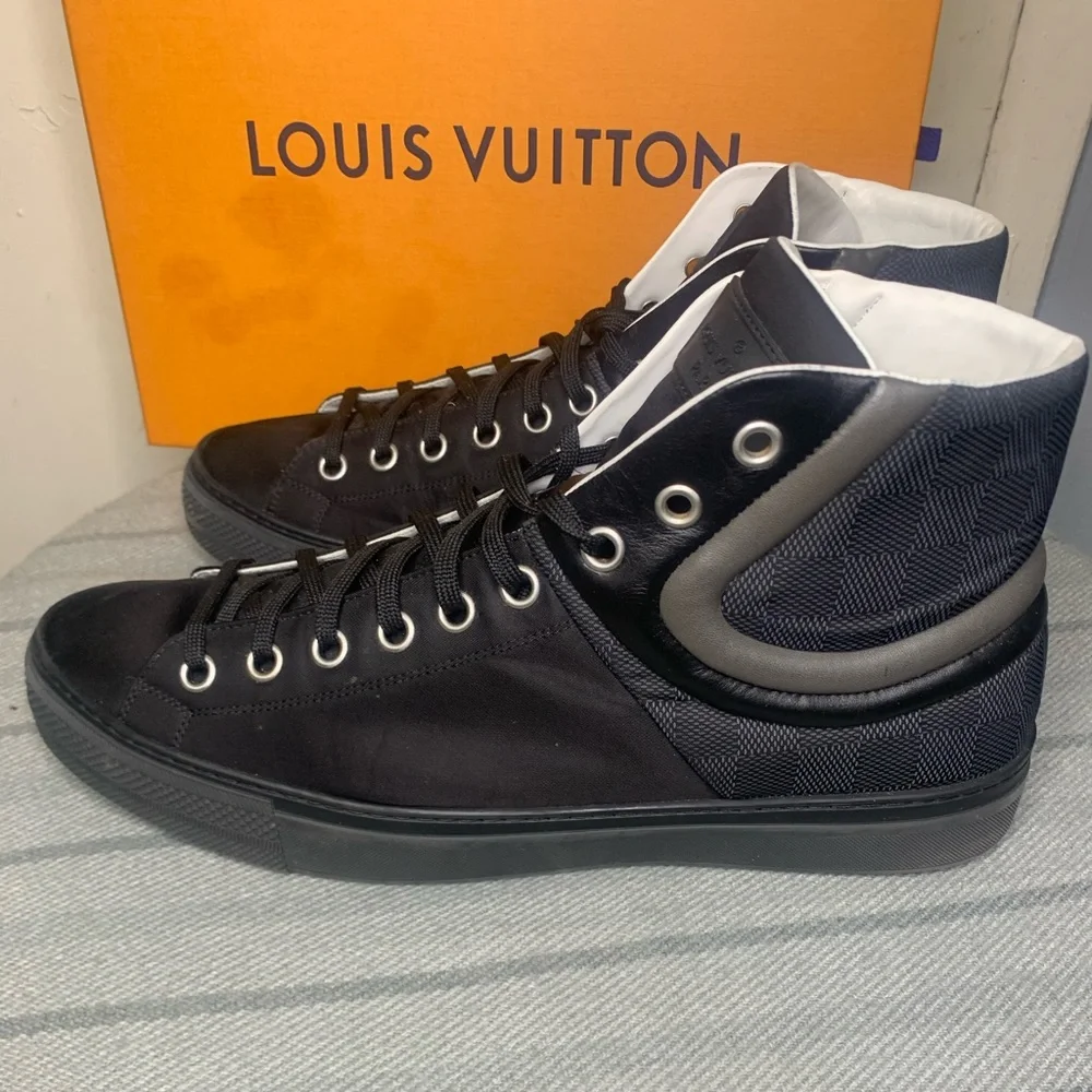 Louie Vuitton sneakers size 9.5 - Picture 4 of 10